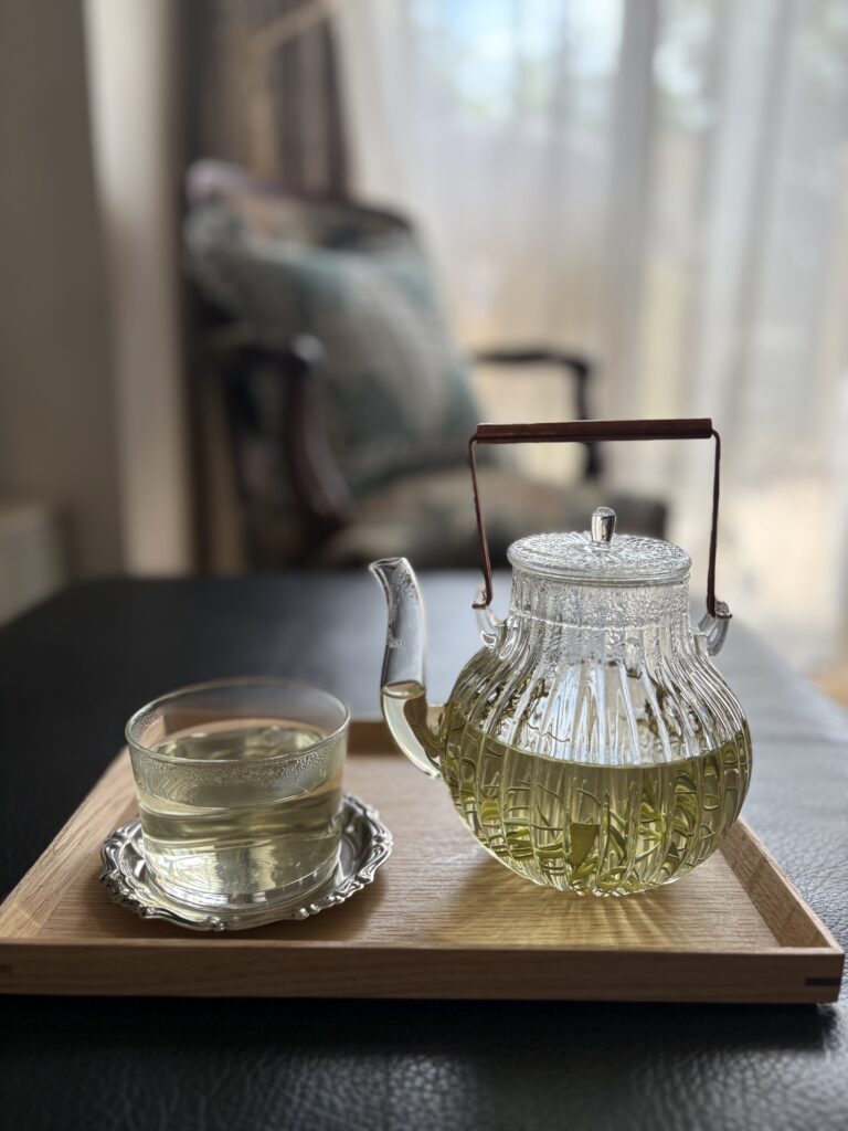 時にはお茶を飲みながら